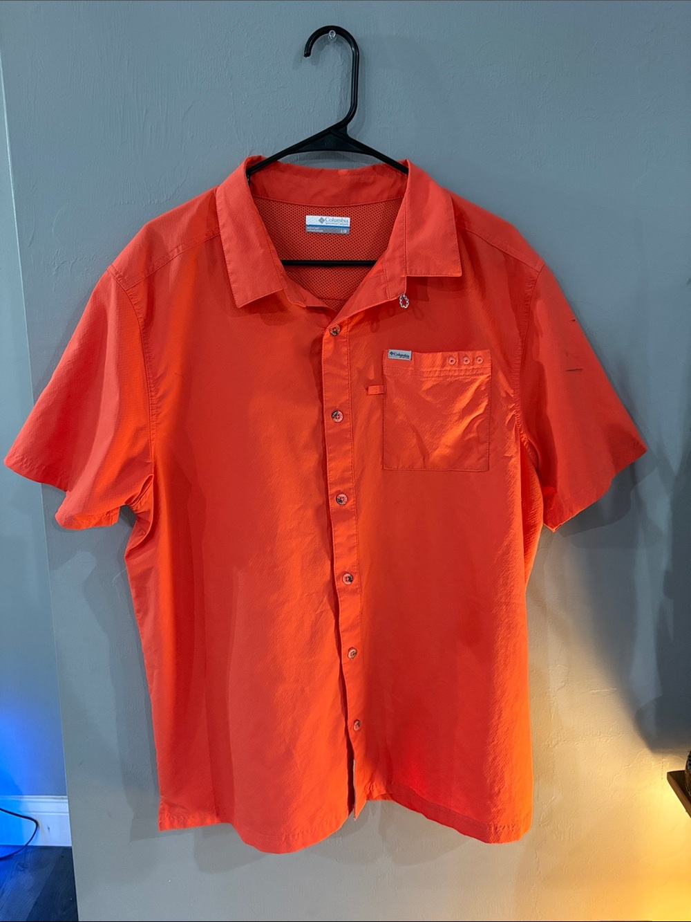 Columbia Men’s Short-Sleeve Button-Down Shirt in Orange